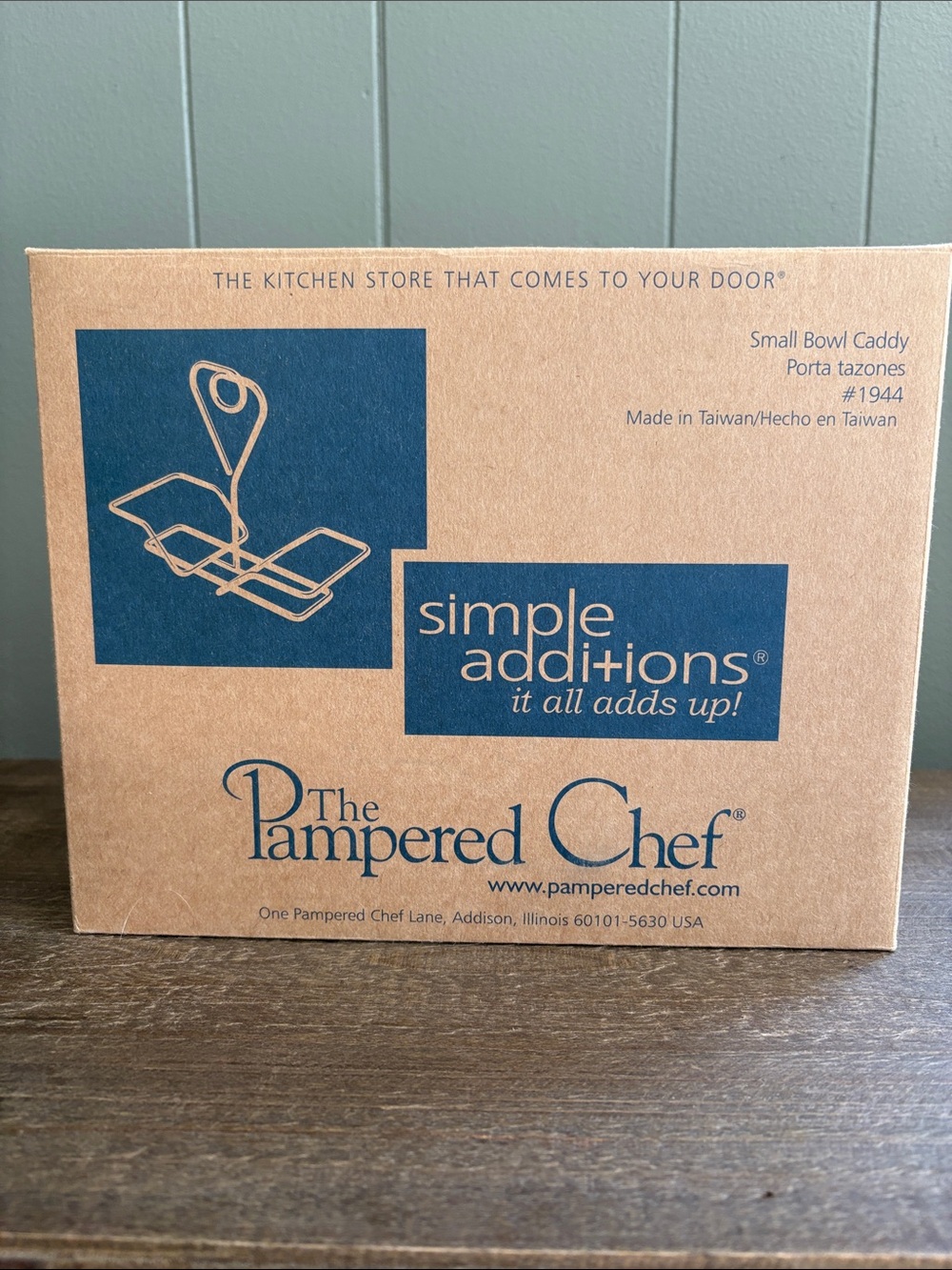 The Pampered Chef Small Bowl Caddy Metal NEW in Box Never Used!